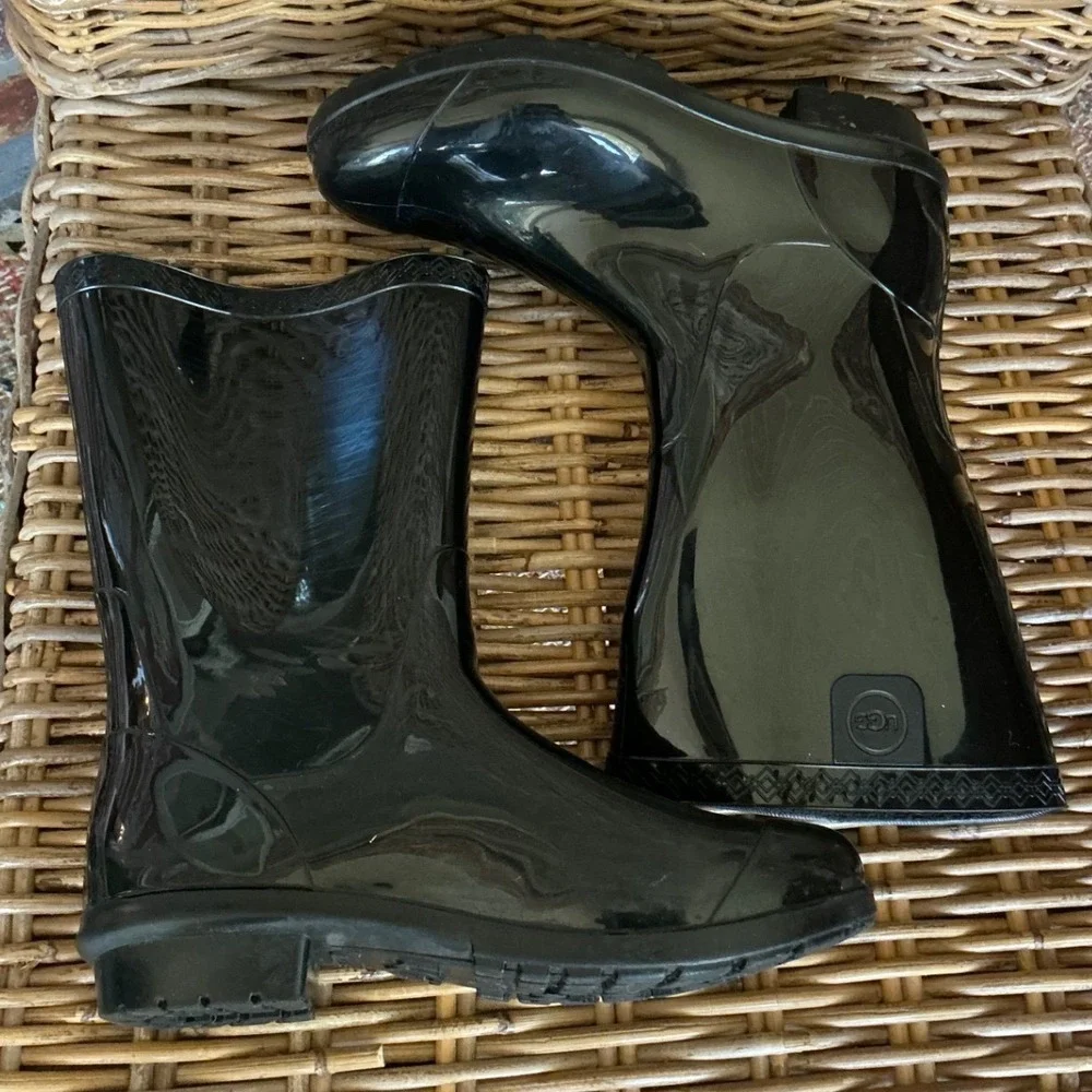 UGG Raana Black Glossy Rain Boots Kids Size 3 Waterproof Rubber Wellies 1014340K